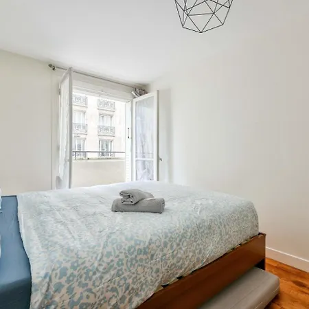 Apartman T2 Avec Superbe Balcon A 17eme Párizs