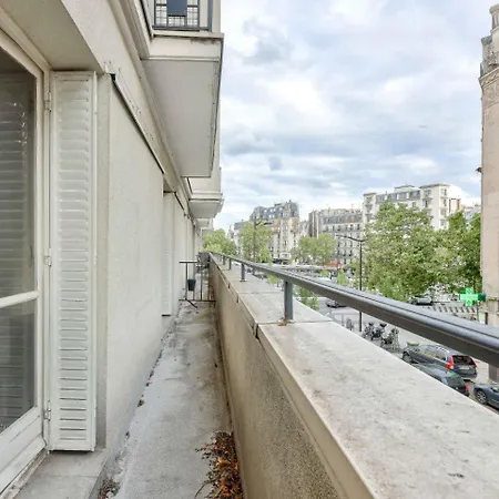 T2 Avec Superbe Balcon A 17eme Párizs